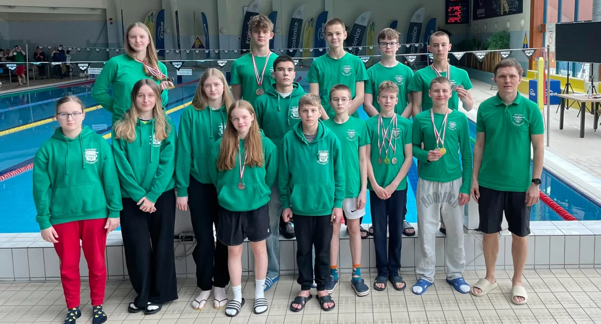 Rekordy, medale i pasja! Pływacy AZS AWF Biała Podlaska zdominowali Kozienice Sprint Cup 2025