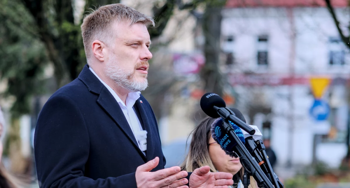Adrian Zandberg w Białej Podlaskiej. Spotkanie z kandydatem na prezydenta RP na placu Wolności