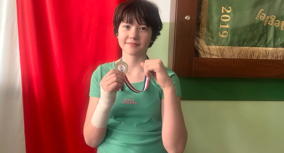Wielki sukces Uczennicy Szkoły Podsawowej w Zalesiu Zuzanny Drozdowskiej w Turnieju Karate