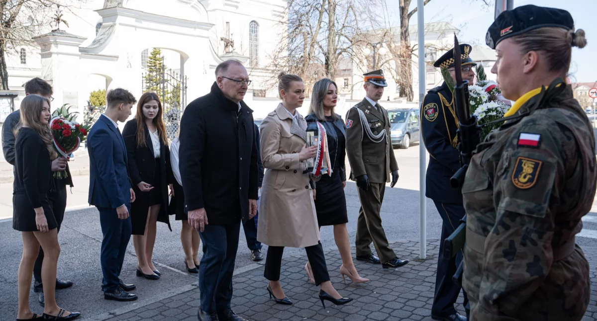 Biała Podlaska uczciła Dzień Pamięci Ofiar Zbrodni Katyńskiej- rocznicowe uroczystości przy I LO