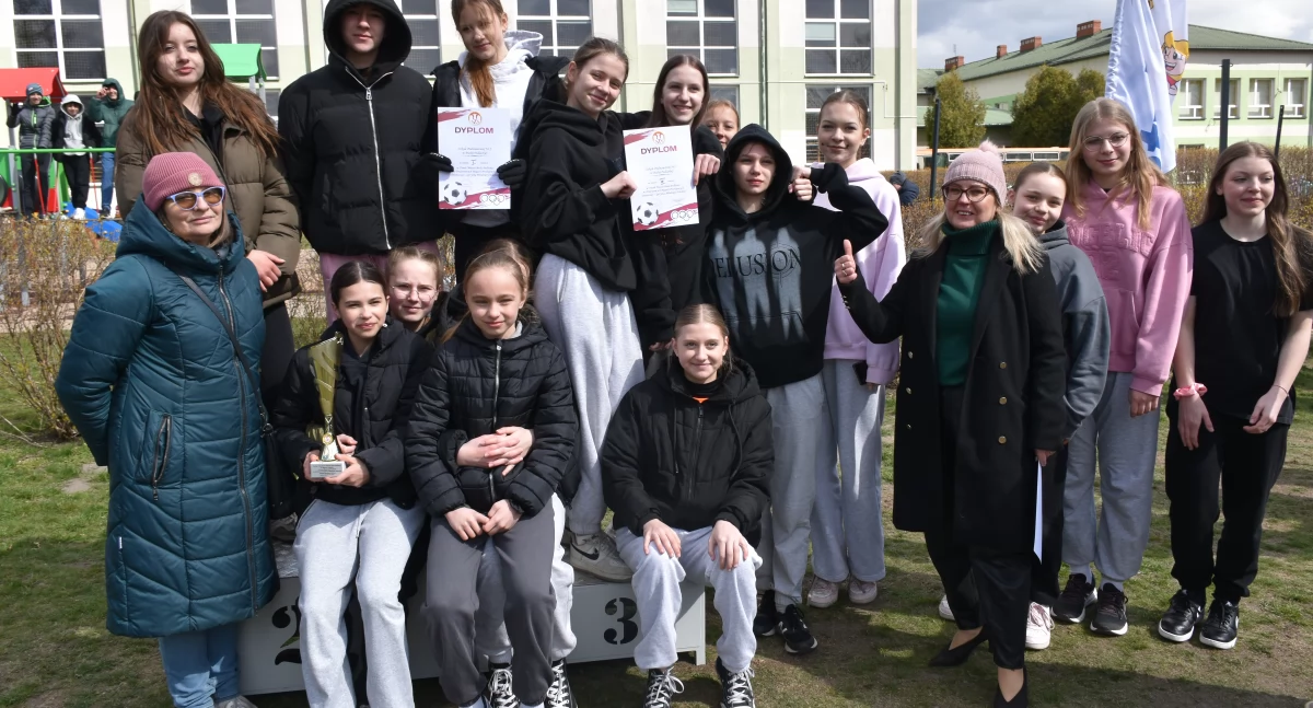 Emocjonujący finał miejski w biegach przełajowych w Białej Podlaskiej. Młodzi sportowcy walczyli o awans do rejonu w Igrzyskach Dzieci, Młodzieży Szkolnej i Licealiadzie