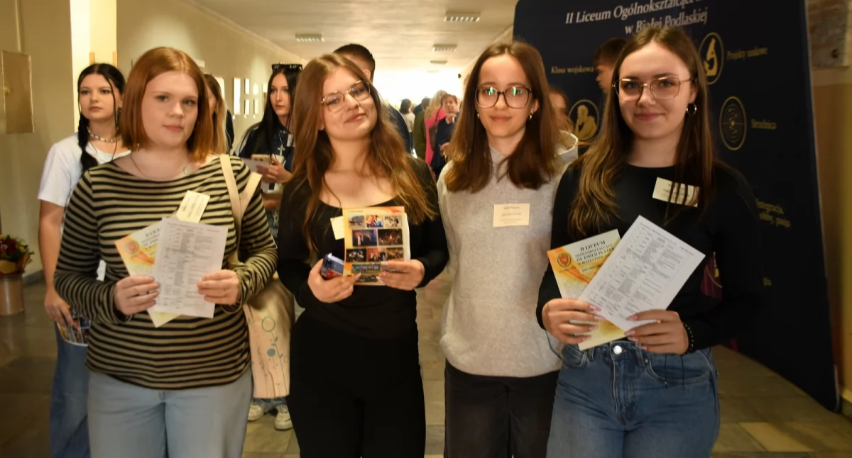 Dzień Otwarty w II LO im. Emilii Plater w Białej Podlaskiej. Ósmoklasiści poznali bogatą ofertę edukacyjną