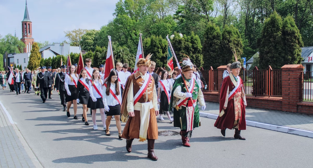 Uroczysty przemarsz przeszedł ulicami Konstantynowa. Obchody rocznicy uchwalenia Konstytucji 3 Maja