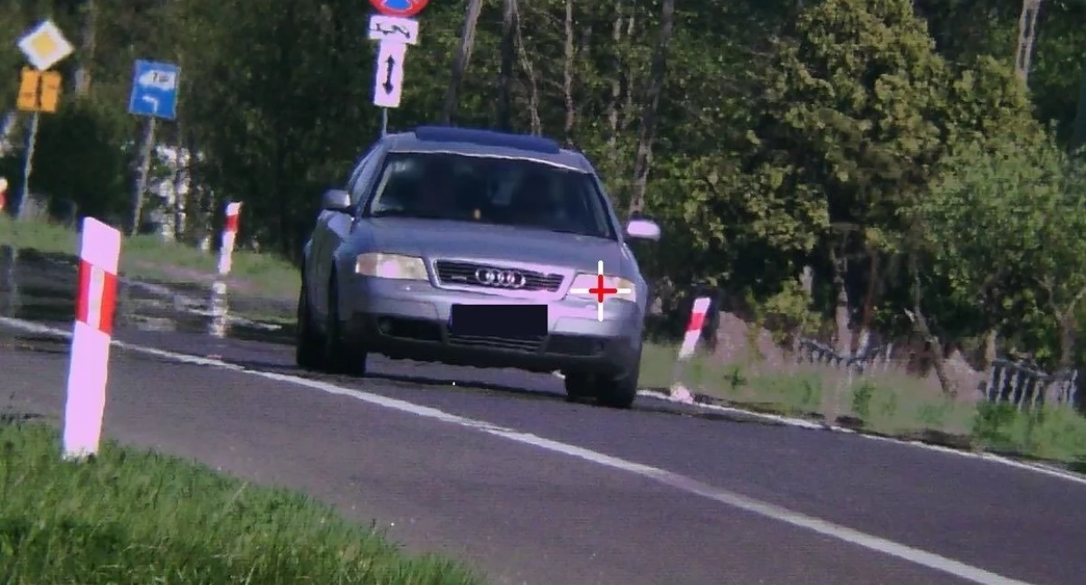 Pędzili przez zabudowany teren ponad 100 km/h. Stracili prawa jazdy i dostali surowe mandaty. Policja ostrzega przed brawurą na drodze