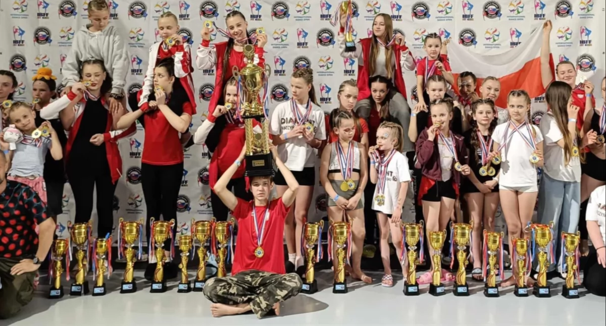 Małe mistrzynie na wielkiej scenie- uczennice z Wisznic z sukcesami na międzynarodowych zawodach Fit Kids IBFF 