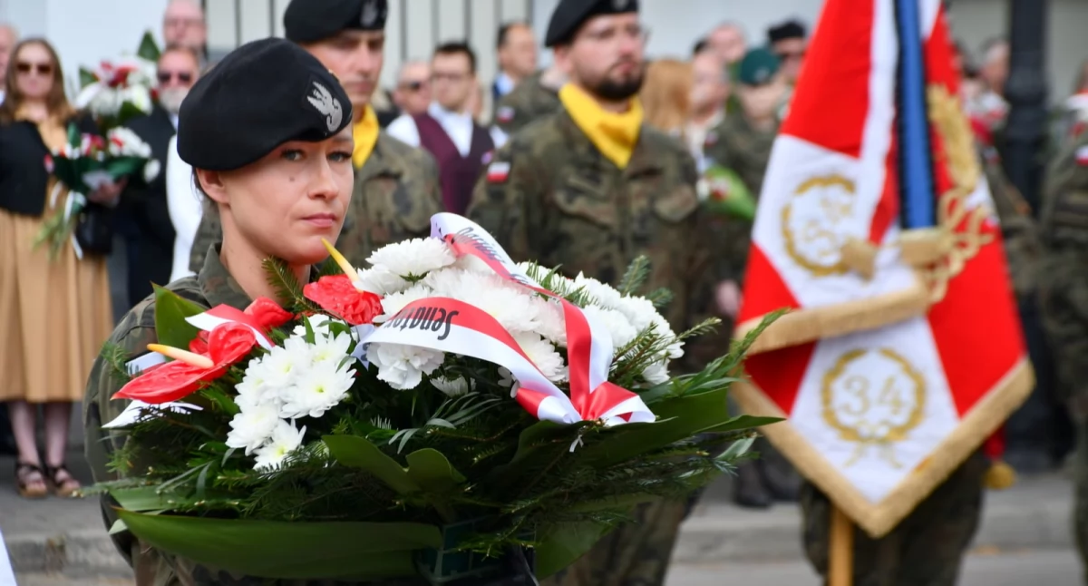 Biała Podlaska świętowała 234. rocznicę Konstytucji 3 Maja: Msza, przemówienia i złożenie kwiatów w hołdzie Ojczyźnie