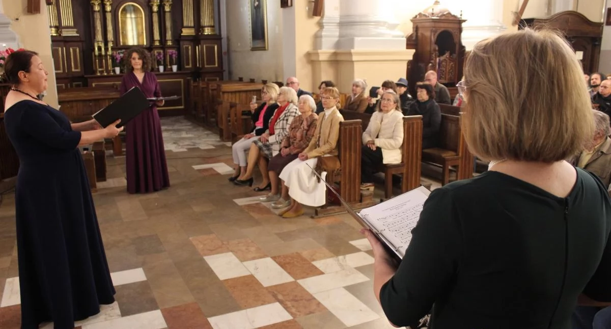 Inauguracja 6. Festiwalu Muzyki Organowej i Kameralnej w Białej Podlaskiej: Zespół Donne Armoniche i wirtuoz organów Mateusz Rzewuski oczarowali publiczność w kościele św. Antoniego