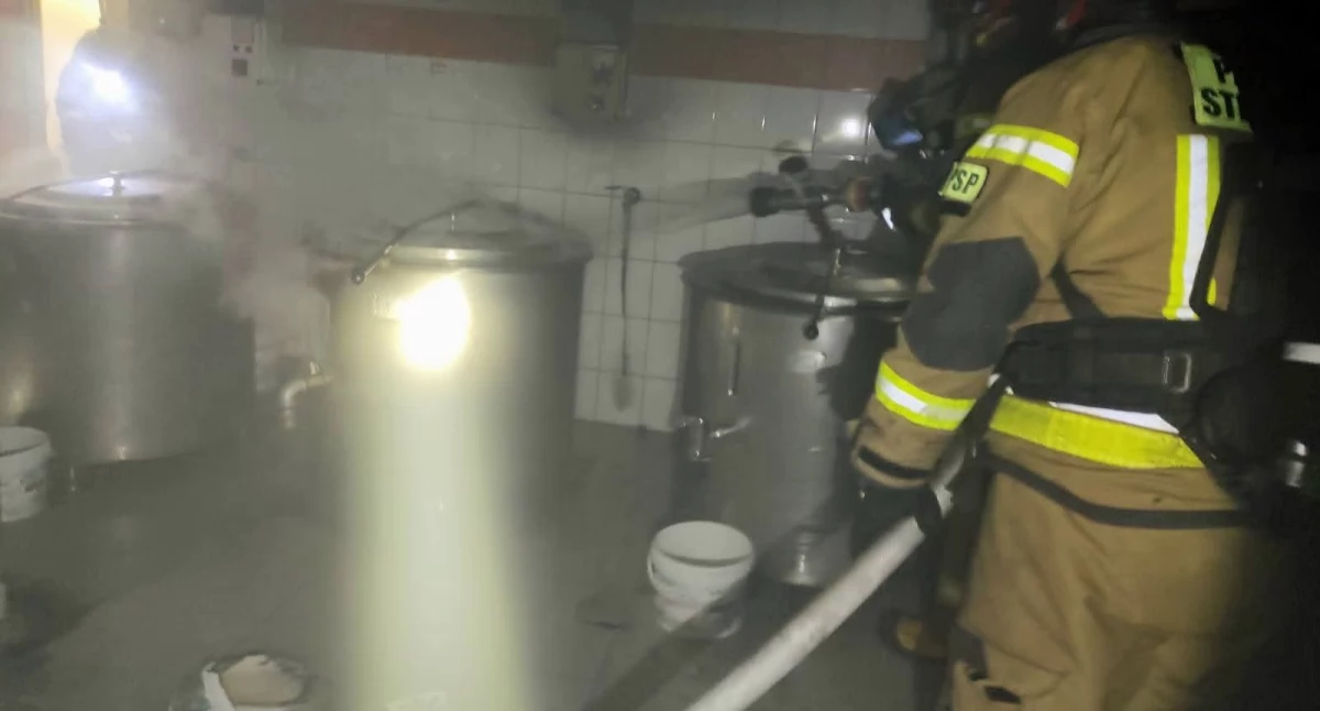 Groźny incydent w Międzyrzecu Podlaskim. Pożar w szpitalu - siedem zastępów straży pożarnej w akcji, ewakuowano pacjentów I personel