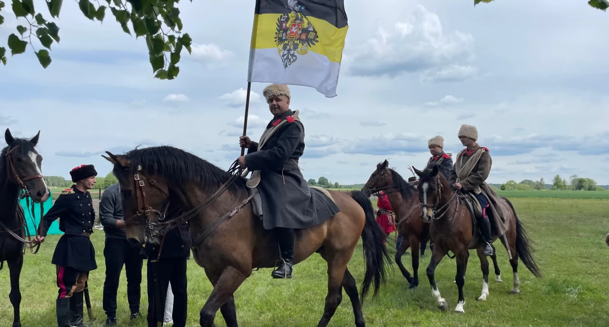 Piknik Historyczny w Mazanówce: Rekonstrukcja Bitwy Powstania Styczniowego oraz Patriotyczne Atrakcje dla Całej Rodziny