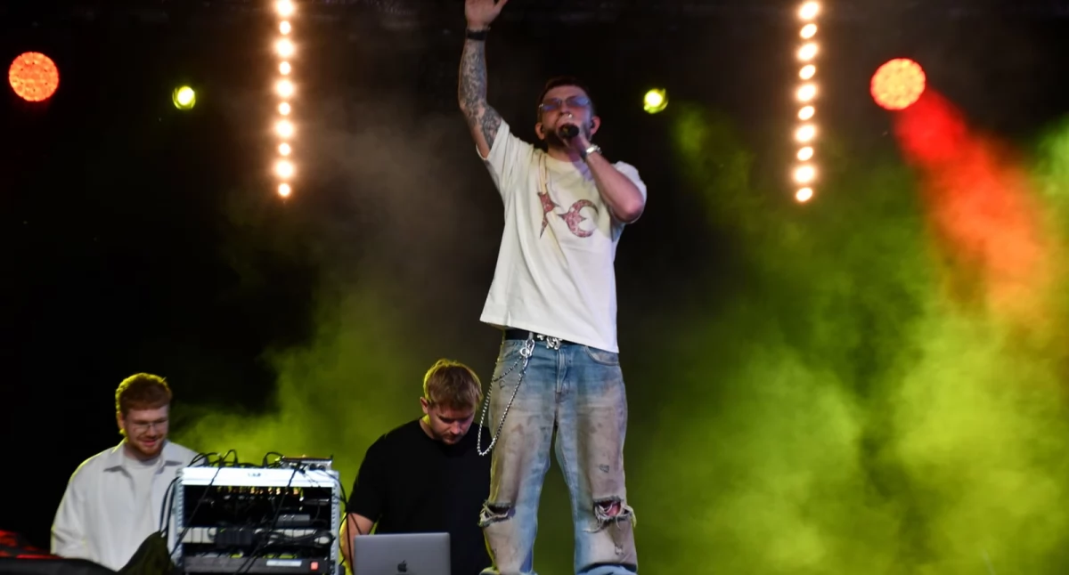 Mr. Polska rozgrzał Białą Podlaską! Energetyczny koncert gwiazdy uświetnił Dni Miasta 