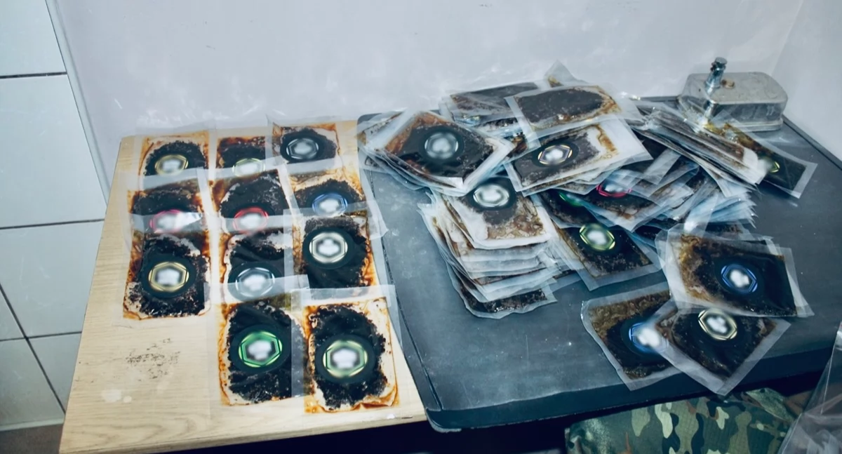 Celnicy z Terespola przechwycili 6,6 kg tytoniu do fajki wodnej. Towar próbowało wwieźć do Polski trzech obywateli Białorusi