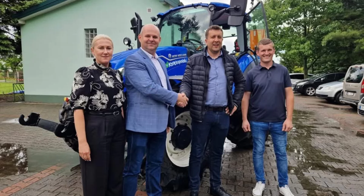 Bezpieczniejsze drogi i piękniejsze otoczenie: nowy sprzęt w parku maszynowym Gminy Zalesie