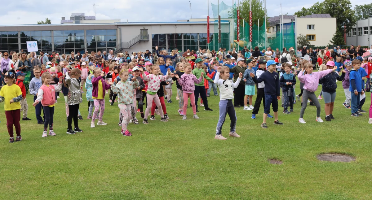 Małe stopy, wielkie emocje! Czyli jak przedszkolaki przebiegły maraton radości i przeskoczyły oczekiwania - XXXII Rodzinna Olimpiada Przedszkolaka