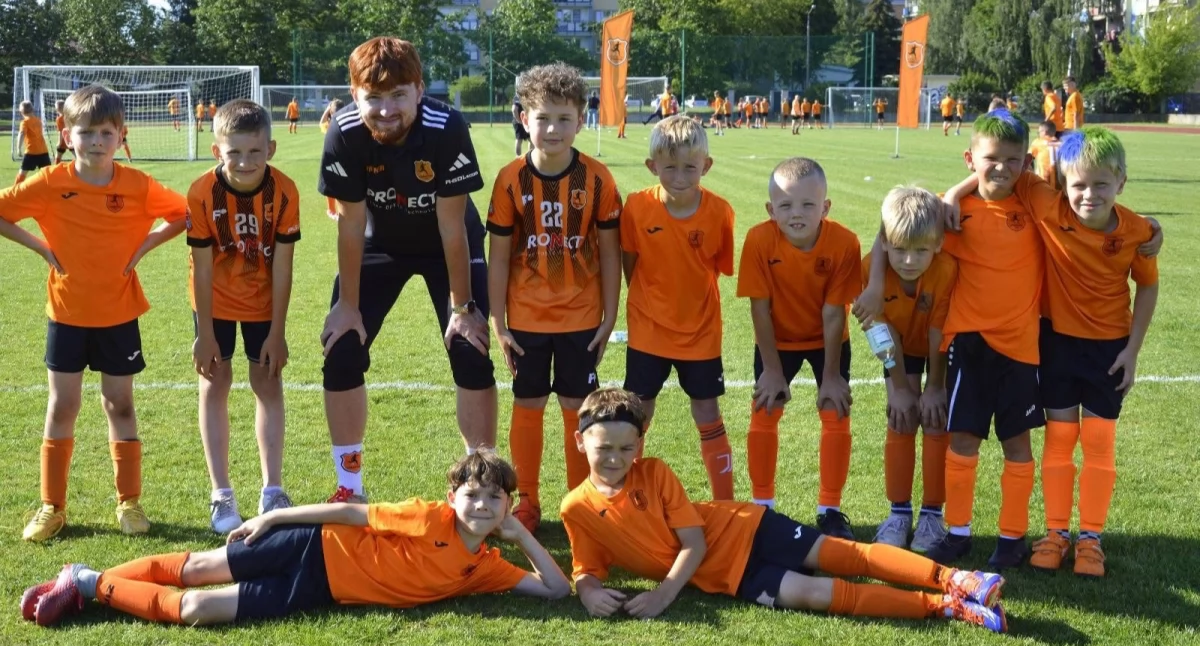 Akademia Piłkarska Champion Biała Podlaska: Uroczyste Podsumowanie Sezonu 2024/25 z Nagrodami i Wyróżnieniami