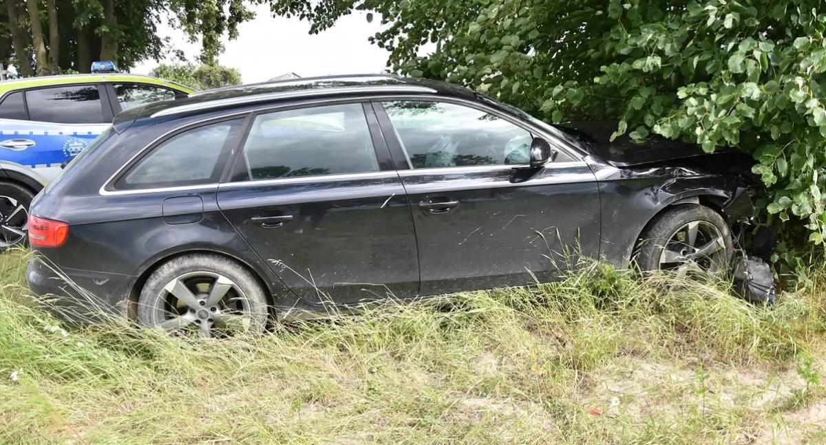   Miał zakaz i ponad 2,5 promila. Zostawił auto i próbował uciec pieszo- Kolizja w Bukowicach- Kolonii 