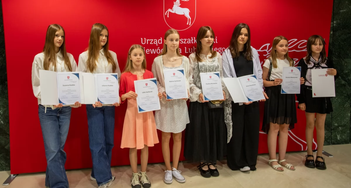 Młodzi artyści z Białej Podlaskiej wśród laureatów! Stypendia Marszałka Województwa Lubelskiego 2025 rozdane – wielki sukces podopiecznych „Piksela”, „Magii Koloru”, Dance Faktory, Dance Academy Studio i koła „Migawka”!