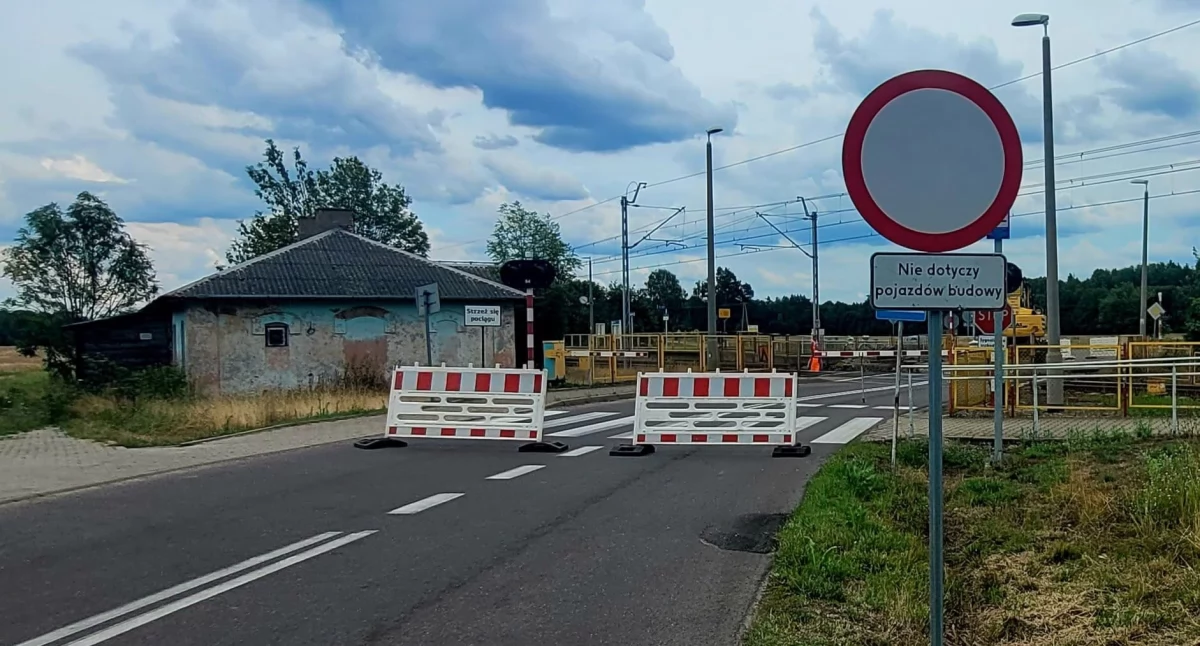 Awaryjne zamknięcie przejazdu kolejowego w Ogrodnikach – wyznaczono objazd