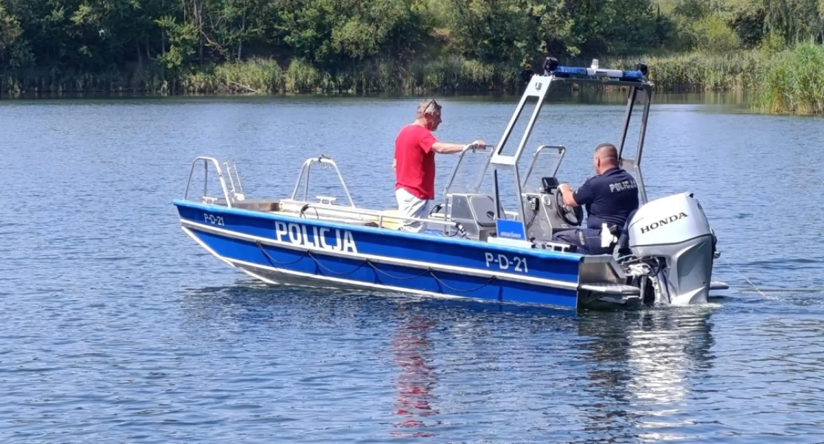 Pierwszy patrol policyjnej łodzi na międzyrzeckich jeziorkach – funkcjonariusze dbają o bezpieczeństwo wypoczywających