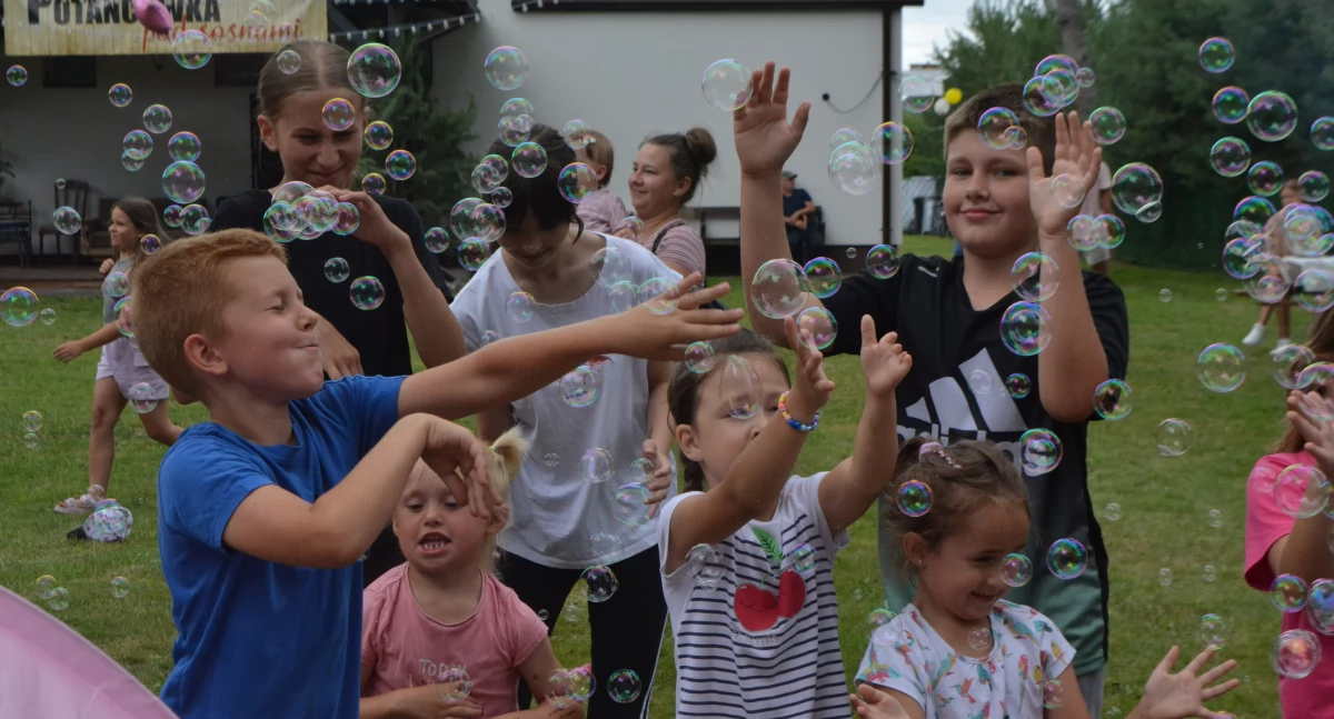 Rodzinne świętowanie w Zaberbeczu – kolorowy festyn pełen radości! 