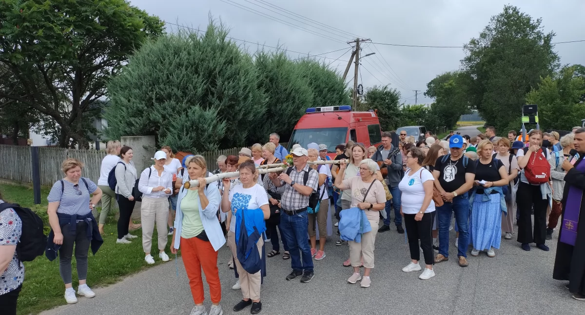 Ponad 250 pątników w drodze do Matki Bożej Leśniańskiej. Jubileuszowa pielgrzymka z Międzyrzeca pokonała ponad 30 kilometrów