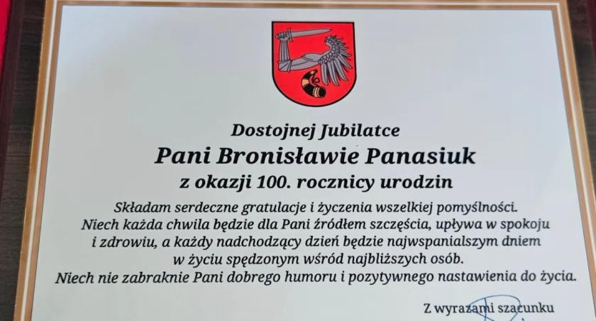 Sto lat minęło... i jeszcze wiele przed nią! Wójt z wizytą u pani Bronisławy ze Swór