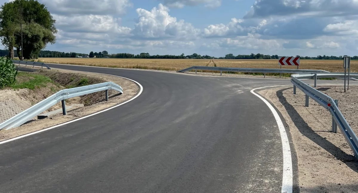 Nowa jakość na trasie Koroszczyn–Lechuty Małe: ponad 1,2 km przebudowanej drogi, nowe oznakowanie i bezpieczne przejście dla pieszych