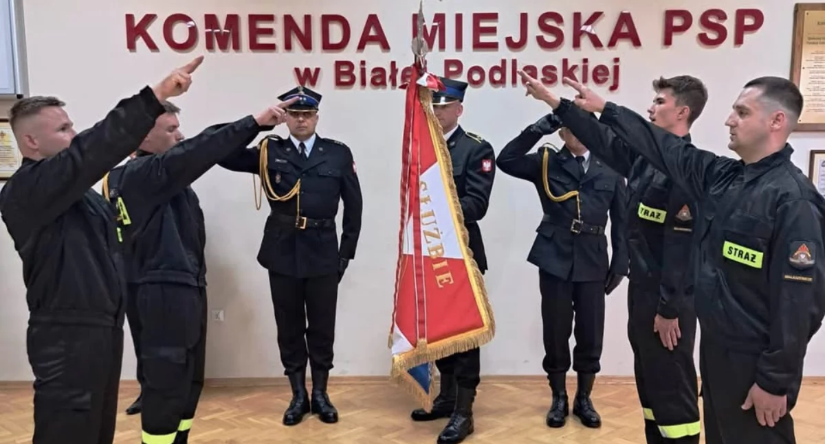 „Straż pożarna waszym drugim domem” – uroczyste ślubowanie nowych funkcjonariuszy PSP w Białej Podlaskiej, którzy z dumą rozpoczęli służbę na rzecz bezpieczeństwa obywateli