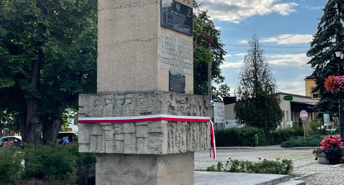 Wisznice pamiętają – 81. rocznica wybuchu Powstania Warszawskiego uczczona pod pomnikiem
