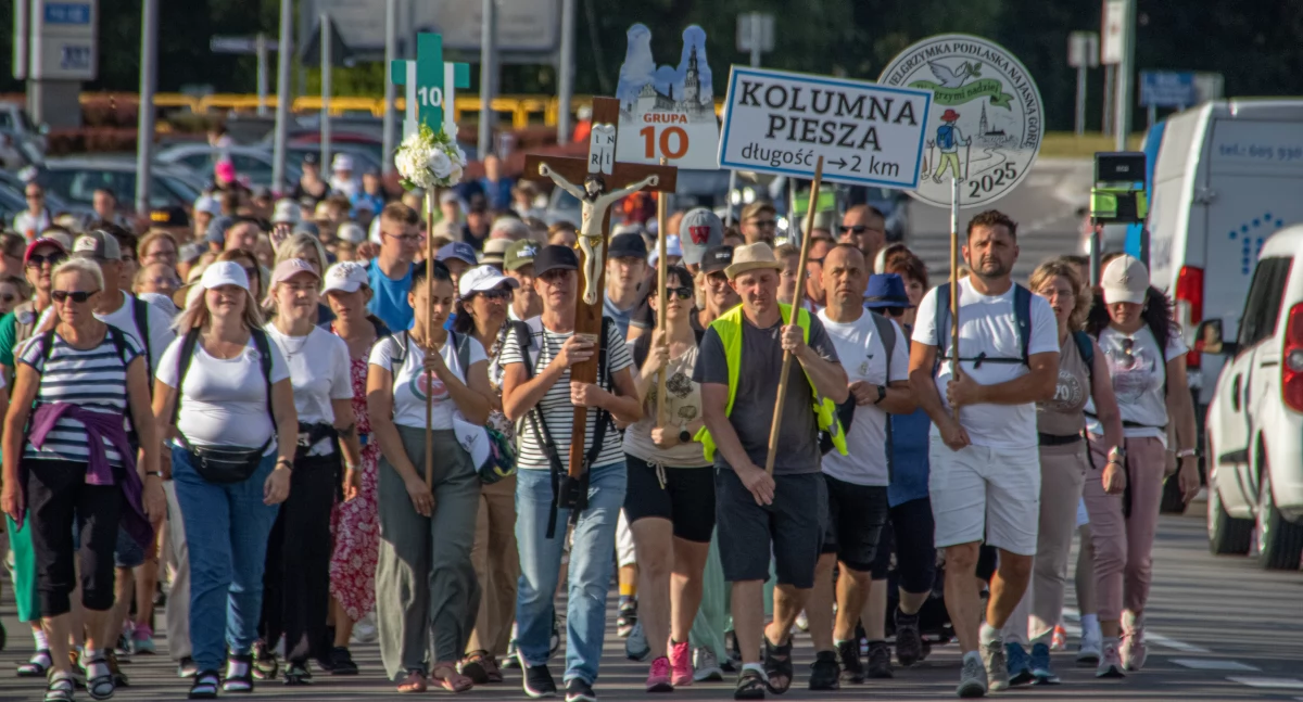 Pielgrzymka Grupy 10. wyruszyła z Międzyrzeca. Pątnicy w drodze na Jasną Górę