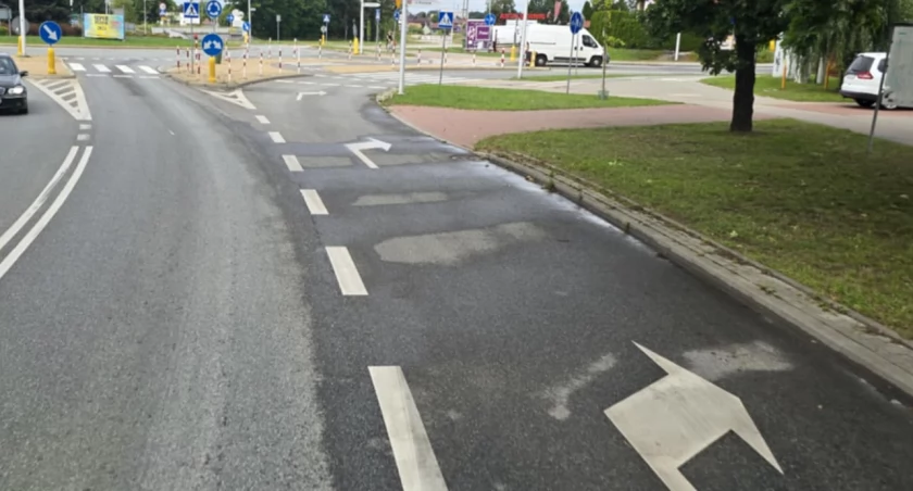 Niebezpieczna sytuacja na drodze. Śliska substancja rozlana na jezdni w kierunku Białej Podlaskiej na długości 15 km
