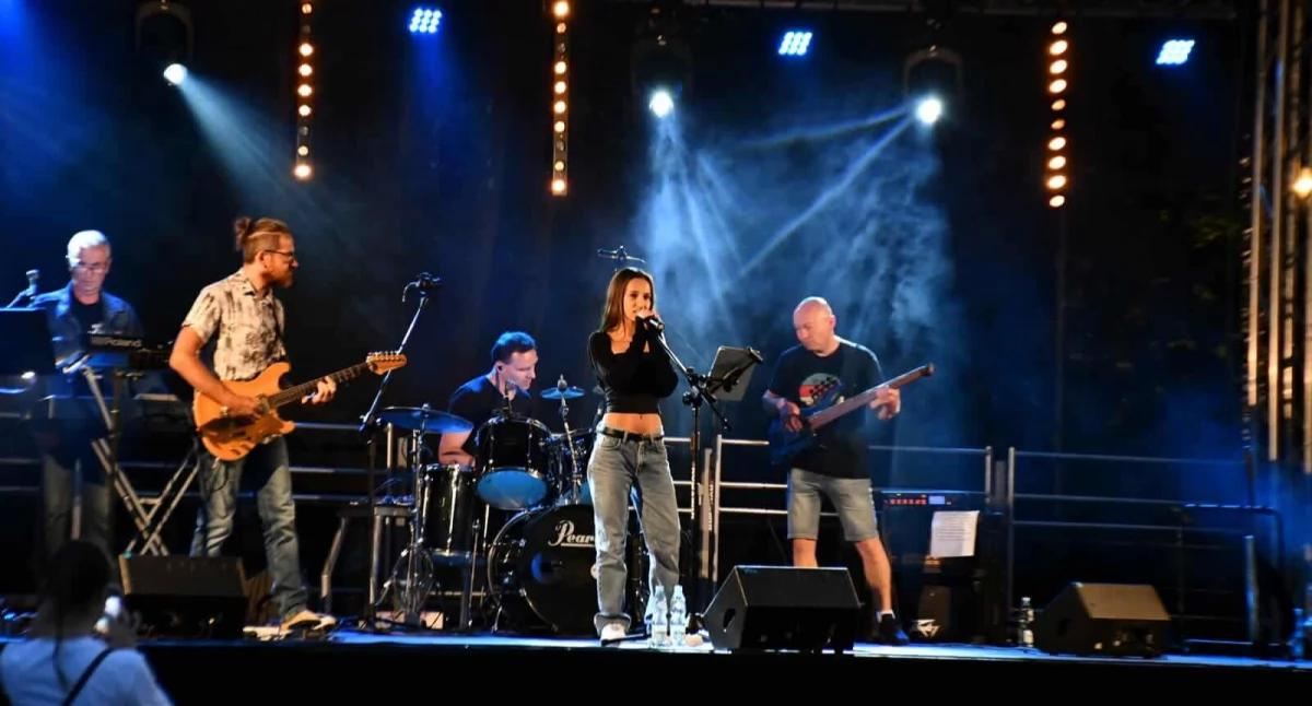 Rock i blues pod gwiazdami – niezapomniany koncert zespołu Rockheads na Placu Wolności w Białej Podlaskiej