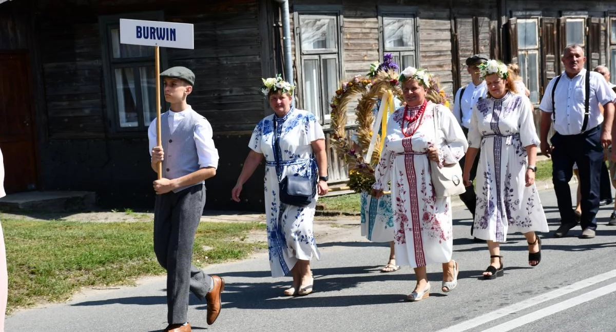 Gmina Łomazy dziękuje rolnikom. Dożynki 2025 pełne muzyki, wieńców i wspólnego świętowania