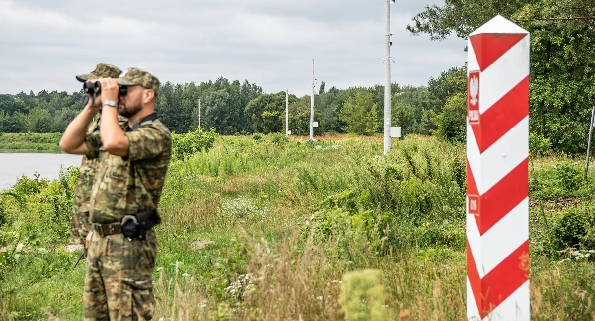 Bug nie do przebycia? 13 migrantów zatrzymanych po pontonowej przeprawie. Pomogła zapora i szybka interwencja SG
