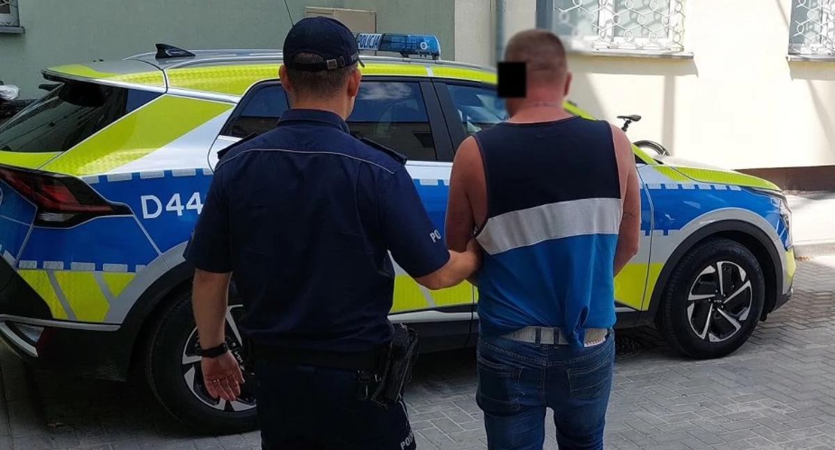 Szarpanina pijanych mężczyzn na drodze w Bukowicach Kolonii. Wszyscy z sądowymi zakazami, jeden z nich miał ponad dwa promile i prowadził auto. 
