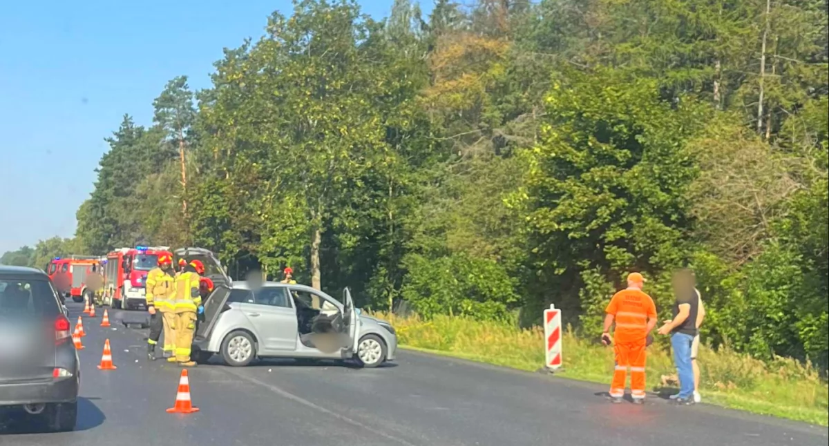Zderzenie auta z ciężarówką w Styrzyńcu. DK2 częściowo zablokowana