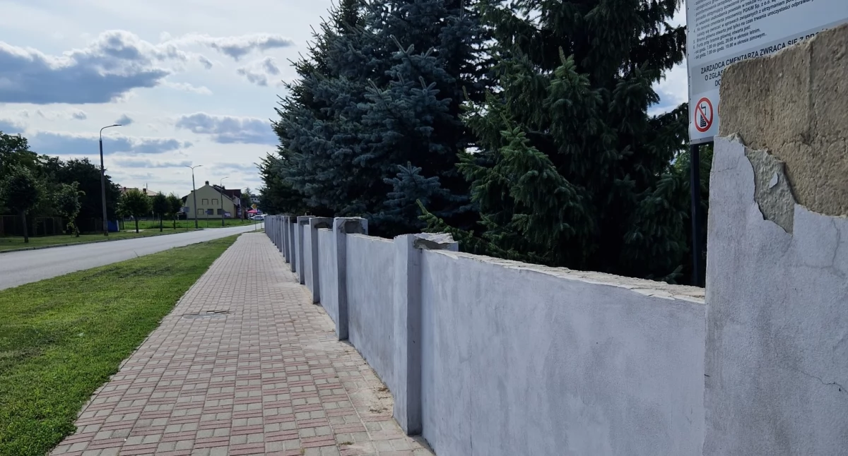Terespol: ruszył remont zabytkowego ogrodzenia cmentarza