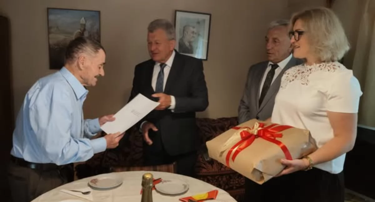 Wzruszające spotkanie w Tucznej: Władze gminy z gratulacjami dla stuletniego Jubilata