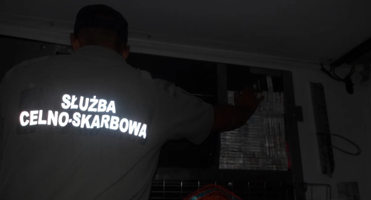 Rekordowy przemyt papierosów w ciężarówce. Kierowca zapłacił gigantyczną grzywnę