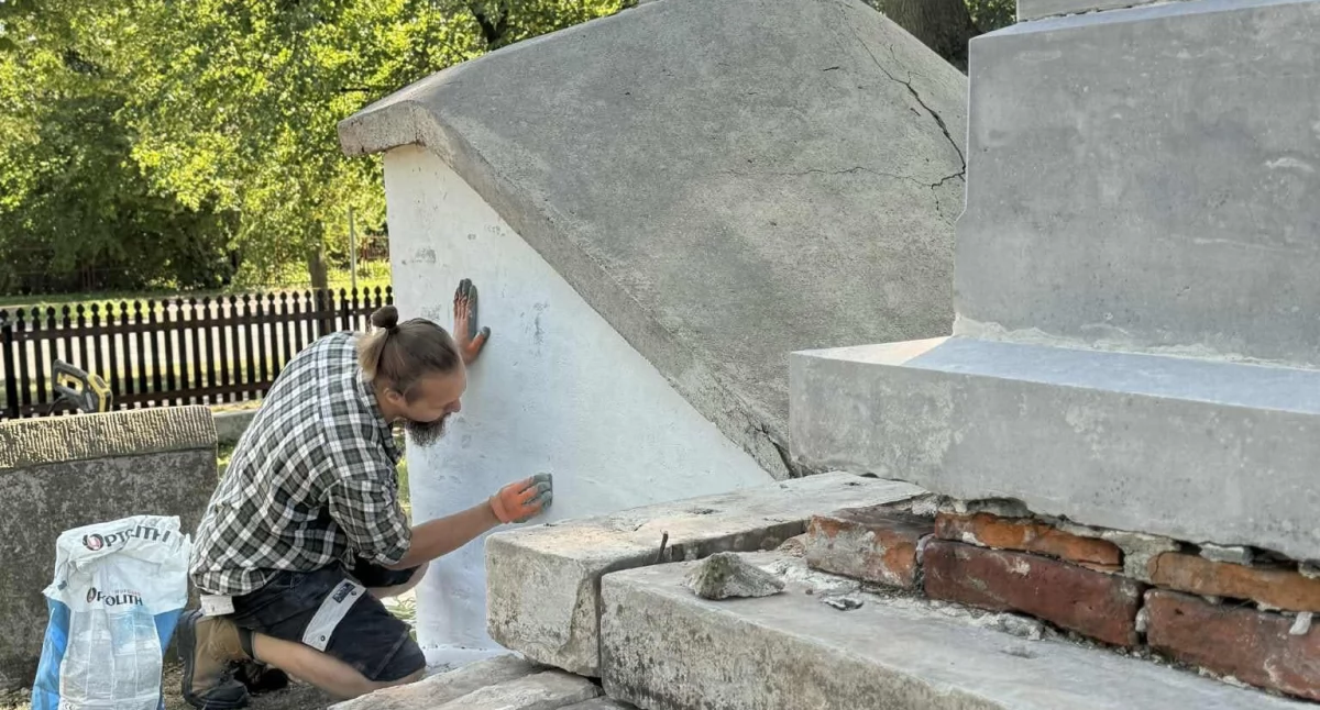 Renowacja zabytkowego cmentarza w Wisznicach – ratunek dla historycznych nagrobków i ogrodzenia