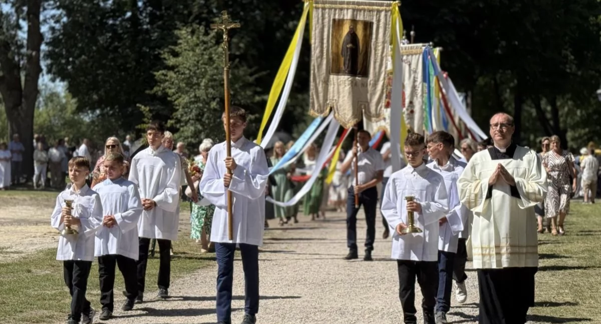 Wielkie Święto w Kodniu: Tysiące pielgrzymów na odpuście Wniebowzięcia. Biskup Gurda w poruszającej homilii: 