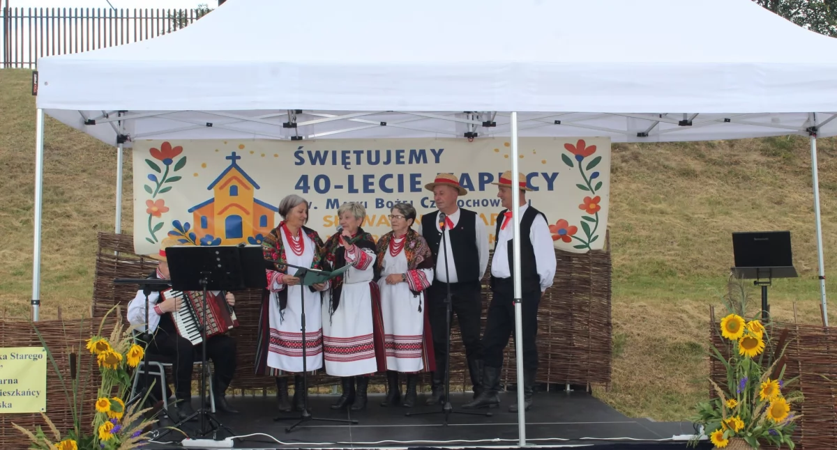 Sławacinek Stary świętował 40-lecie kaplicy. Wzruszający list od najstarszego księdza diecezji i wielki rodzinny piknik dla całej społeczności