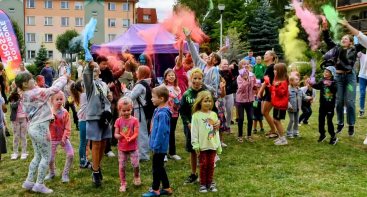 Biała Podlaska zalała się kolorami! Udane Holi Święto Kolorów przy ul. Terebelskiej 