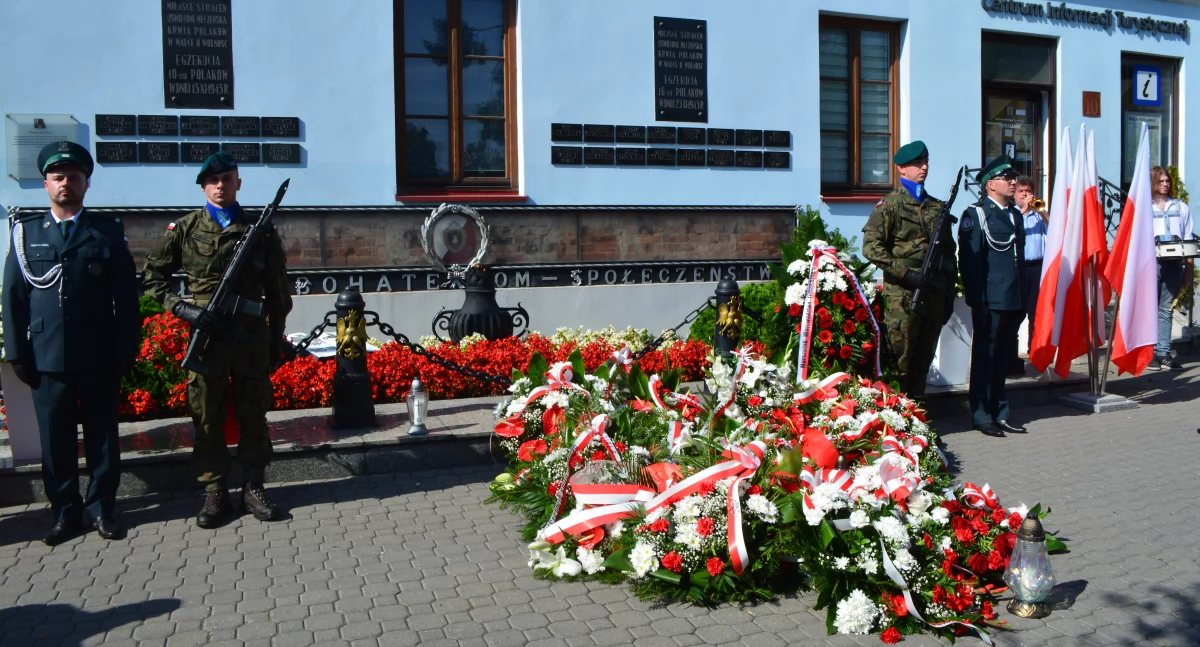 Hołd dla historii i bohaterów – mieszkańcy Białej Podlaskiej uczcili 86. rocznicę wybuchu II wojny światowej podczas uroczystości pełnych symboli i wzruszeń