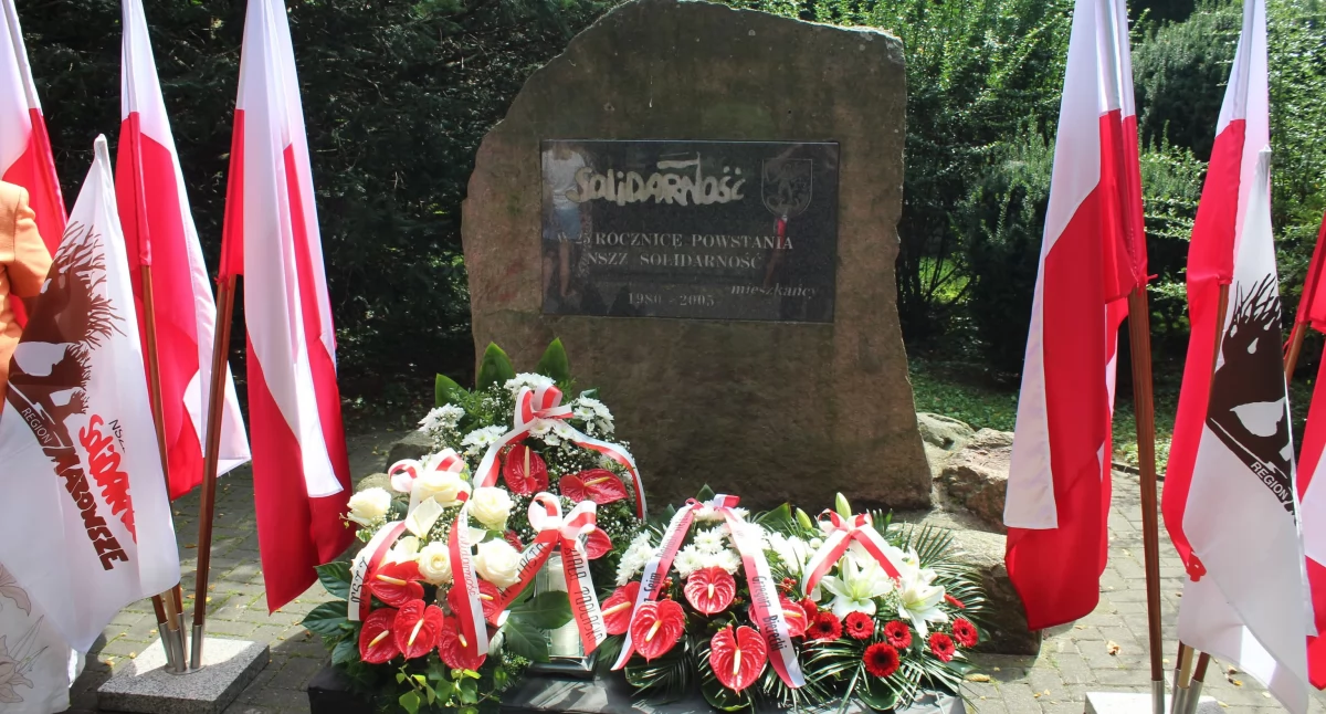 Biała Podlaska oddała hołd Solidarności – wspólne złożenie kwiatów w 45. rocznicę