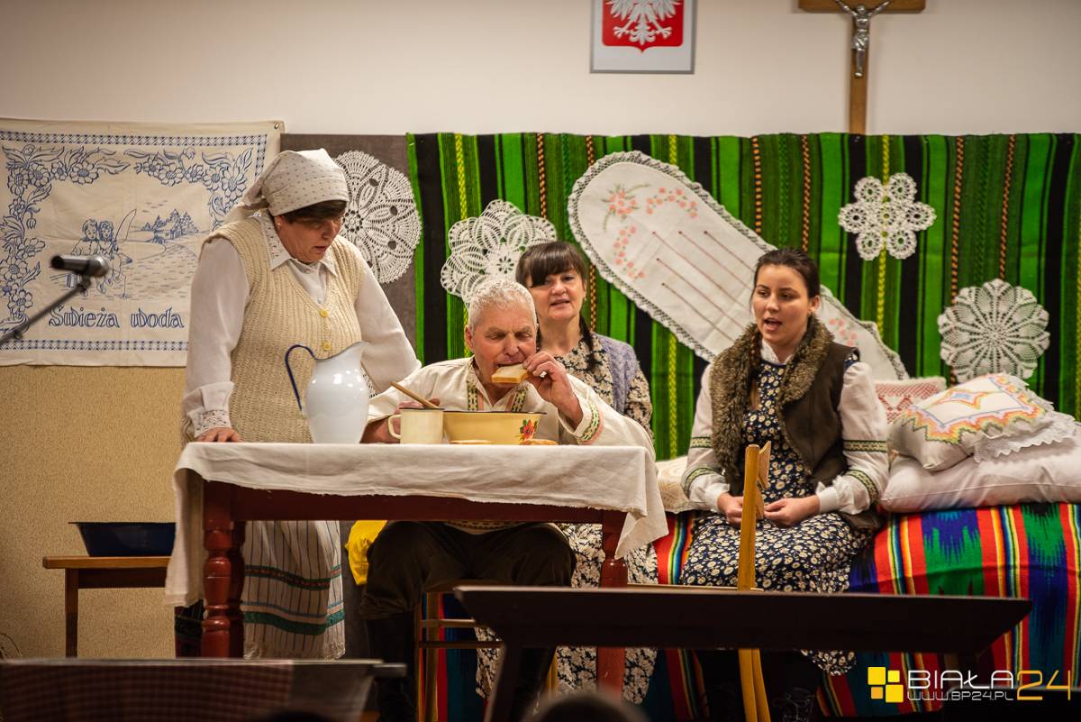 Przedstawienie "Swaty" w Dobryniu Dużym