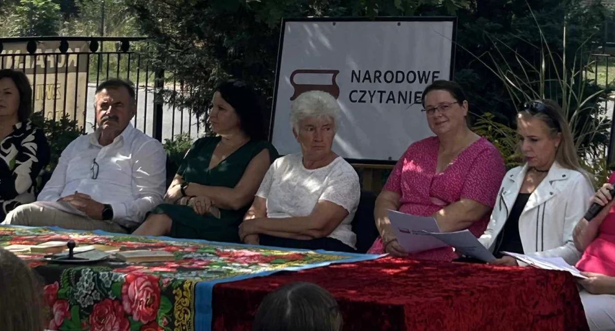 Narodowe Czytanie 2025 w Sosnówce – poezja Jana Kochanowskiego przypomniała, że słowo sprzed wieków nadal porusza serca
