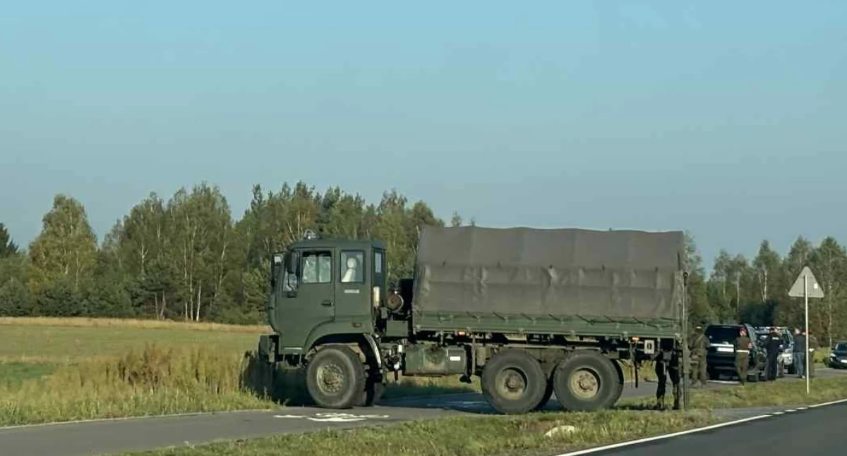 Kolejny dron znaleziony na terenie powiatu bialskiego.Służby w regionie postawione w stan alarmowy. RELACJA NA ŻYWO