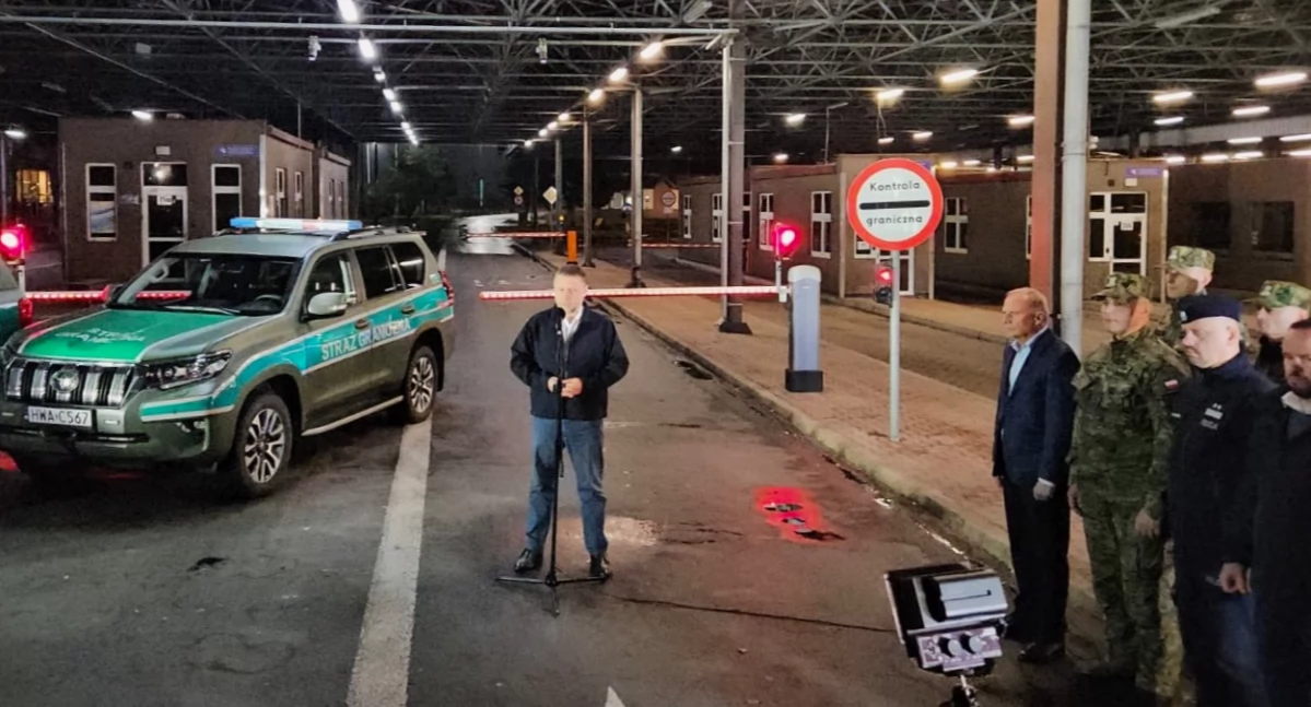 Granica na kłódkę: Polska zamyka przejścia z Białorusią po nocnej konferencji z udziałem szefa MSWiA w Terespolu 