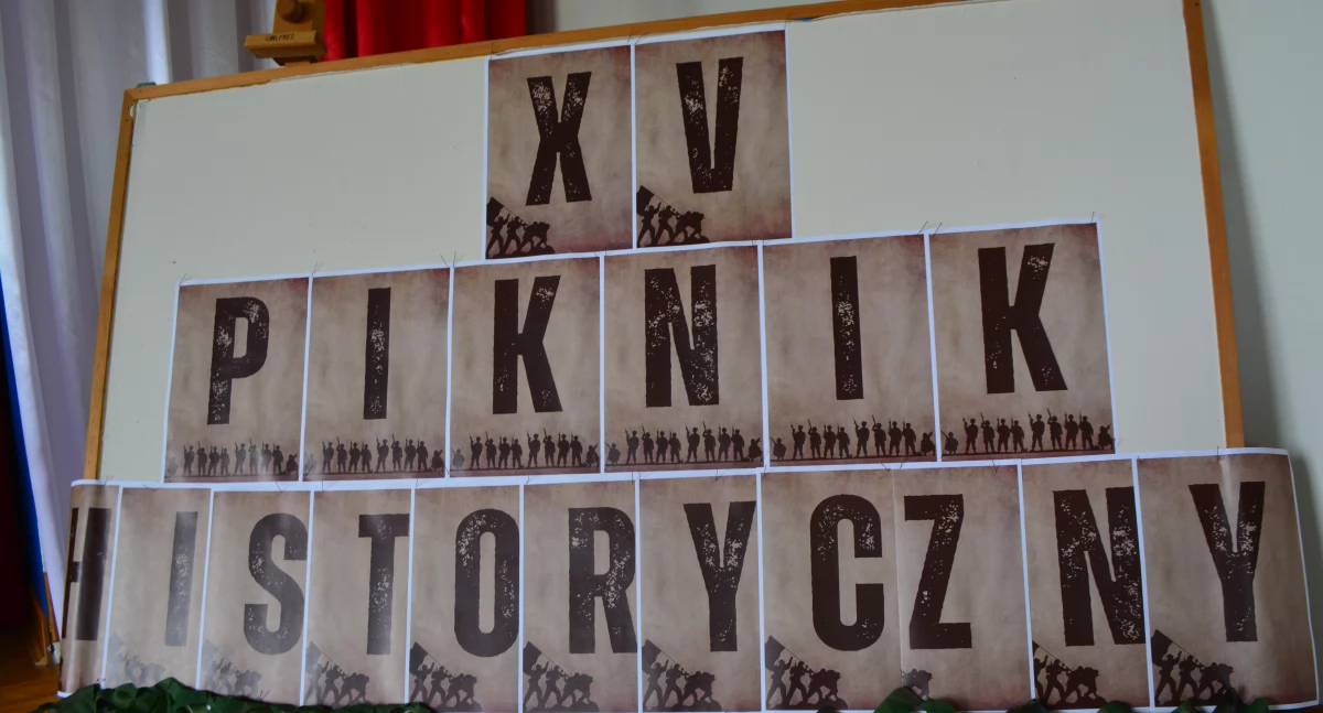 Huk armaty, żołnierskie pieśni i grochówka – XV Piknik Historyczny w Dubicy upamiętnił 1000-lecie polskiego oręża