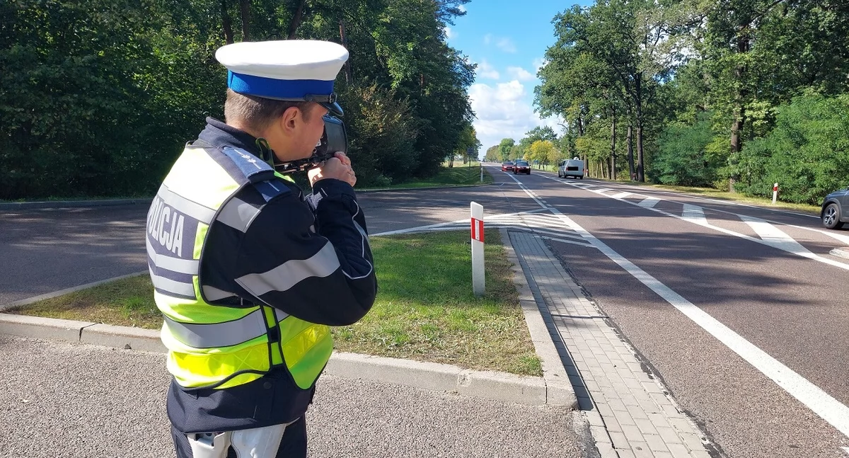 Akcja „Prędkość” w powiecie bialskim z przytupem: ponad 270 kontroli w jeden dzień, trzech kierowców straciło prawo jazdy. Wśród nich recydywista